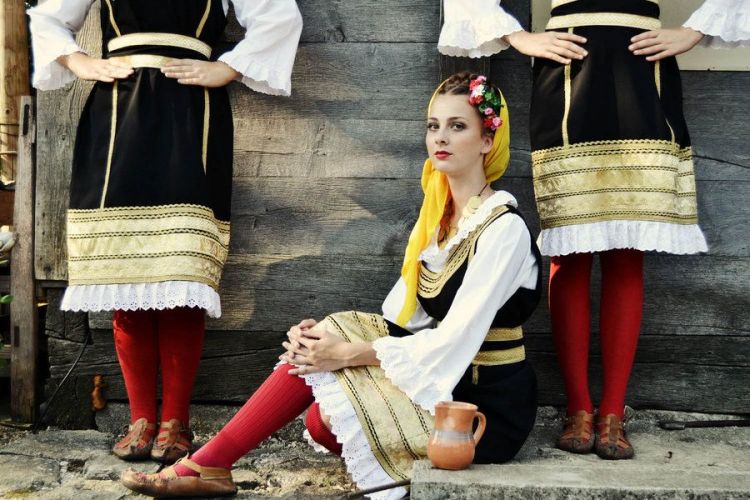 Обворожительные девушки в национальных костюмах своей страны, 30 фото