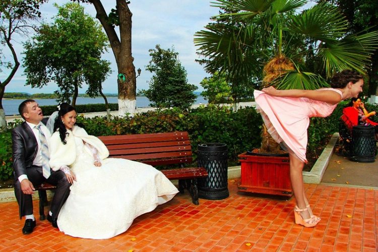 Казусы случаются: юморные свадебные фото