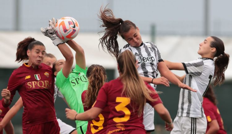 25 Entertaining and Lighthearted Photos from Women's Soccer