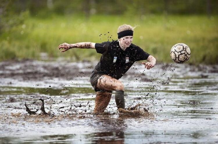 25 Entertaining and Lighthearted Photos from Women's Soccer