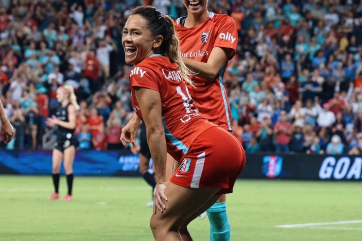 25 Entertaining and Lighthearted Photos from Women's Soccer