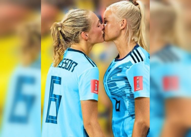 25 Entertaining and Lighthearted Photos from Women's Soccer