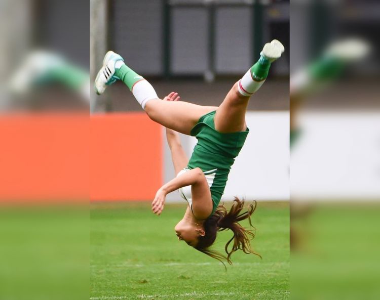 25 Entertaining and Lighthearted Photos from Women's Soccer