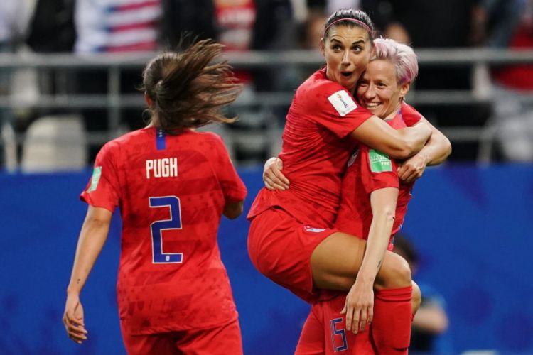 25 Entertaining and Lighthearted Photos from Women's Soccer