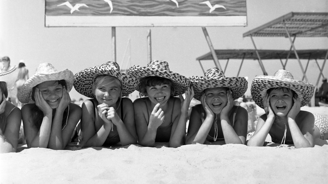 Seaside Serenity: Unforgettable Retro Moments at the Beach