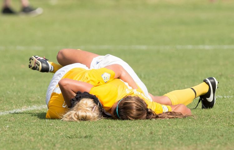 25 Entertaining and Lighthearted Photos from Women's Soccer