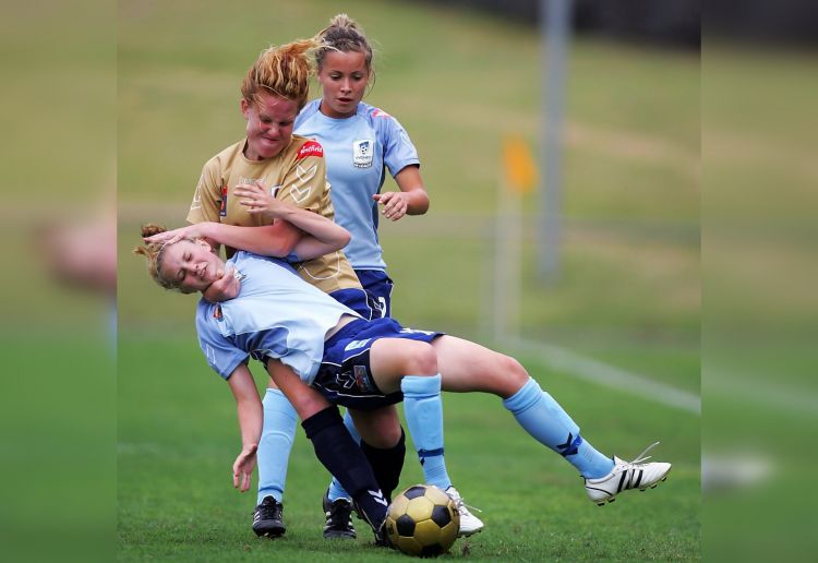 25 Entertaining and Lighthearted Photos from Women's Soccer