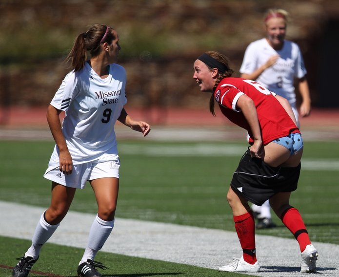 25 Entertaining and Lighthearted Photos from Women's Soccer