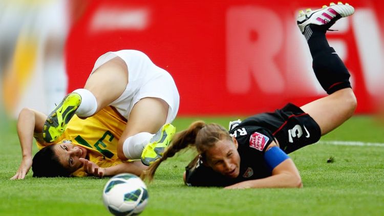 25 Entertaining and Lighthearted Photos from Women's Soccer