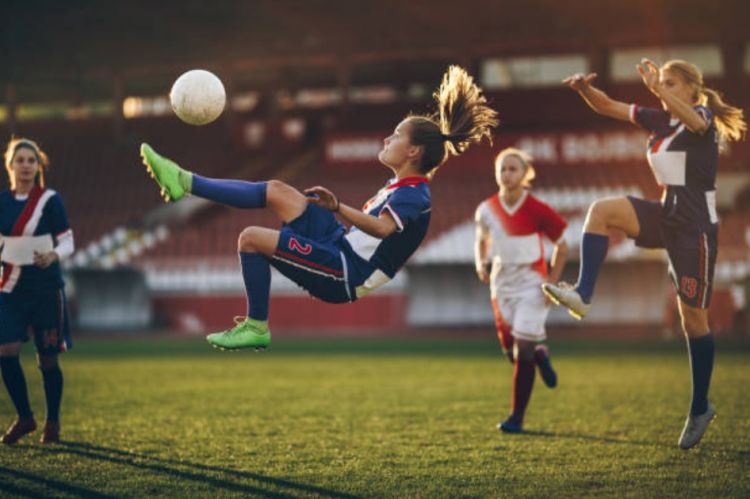 25 Entertaining and Lighthearted Photos from Women's Soccer