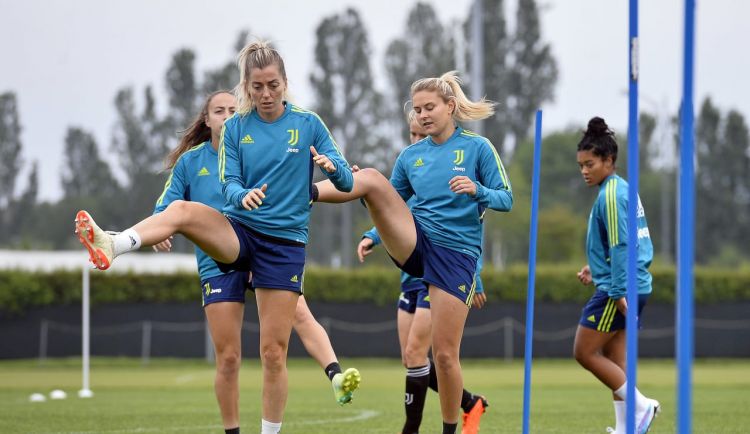 25 Entertaining and Lighthearted Photos from Women's Soccer