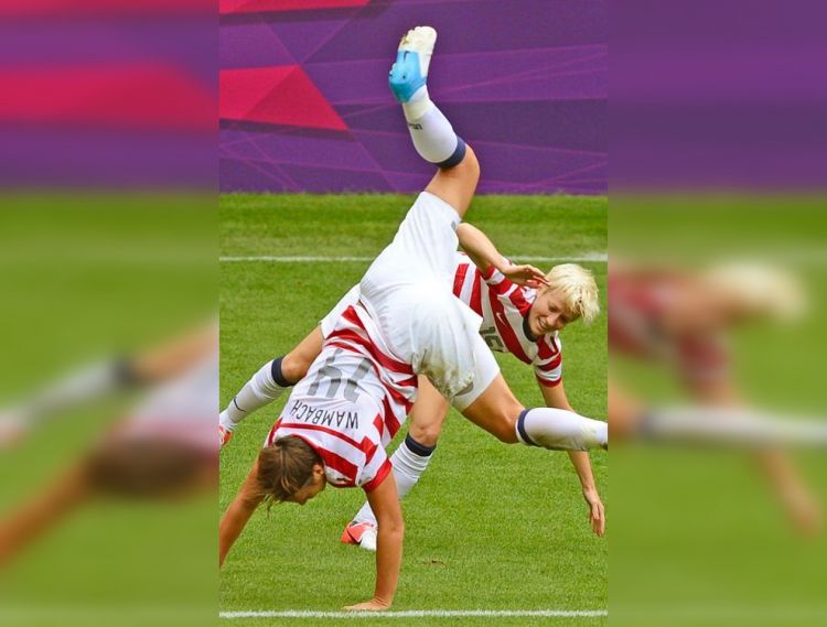 25 Entertaining and Lighthearted Photos from Women's Soccer