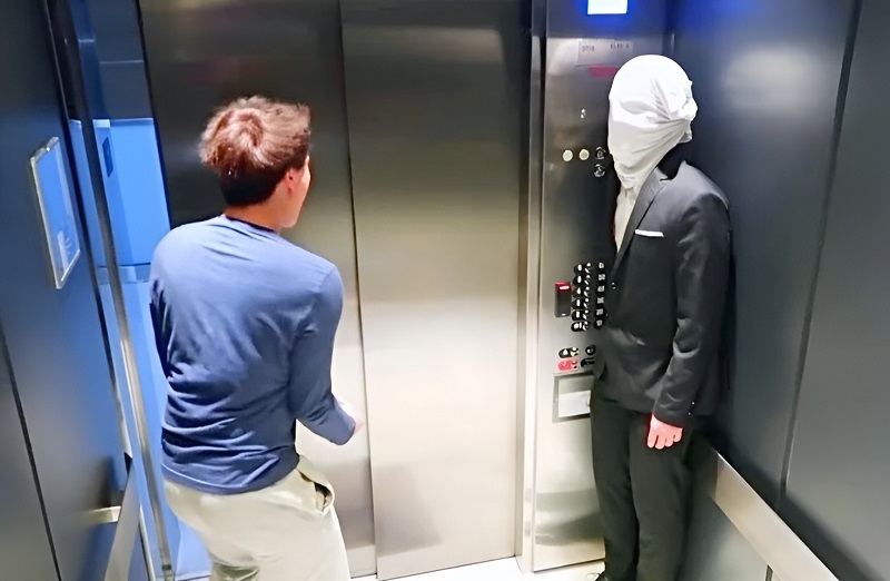 Elevator Oddities: Quirky and Amusing Moments in Photos