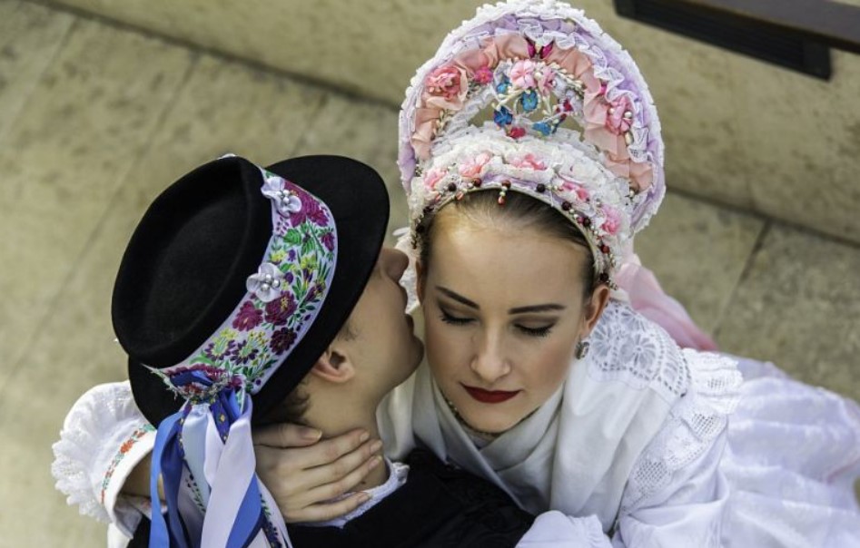 25 Spectacular Traditional Wedding Outfits From Across the Globe